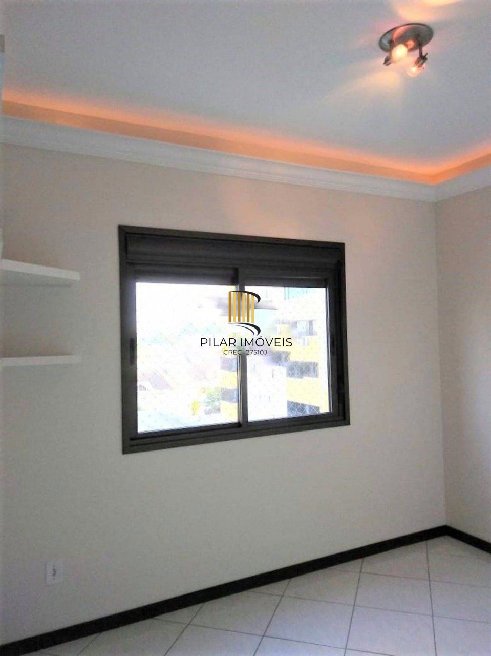 Apartamento semi mobiliado, 2 dormitórios, 1 suíte, vaga de garagem, Bairro Vila Veranópolis