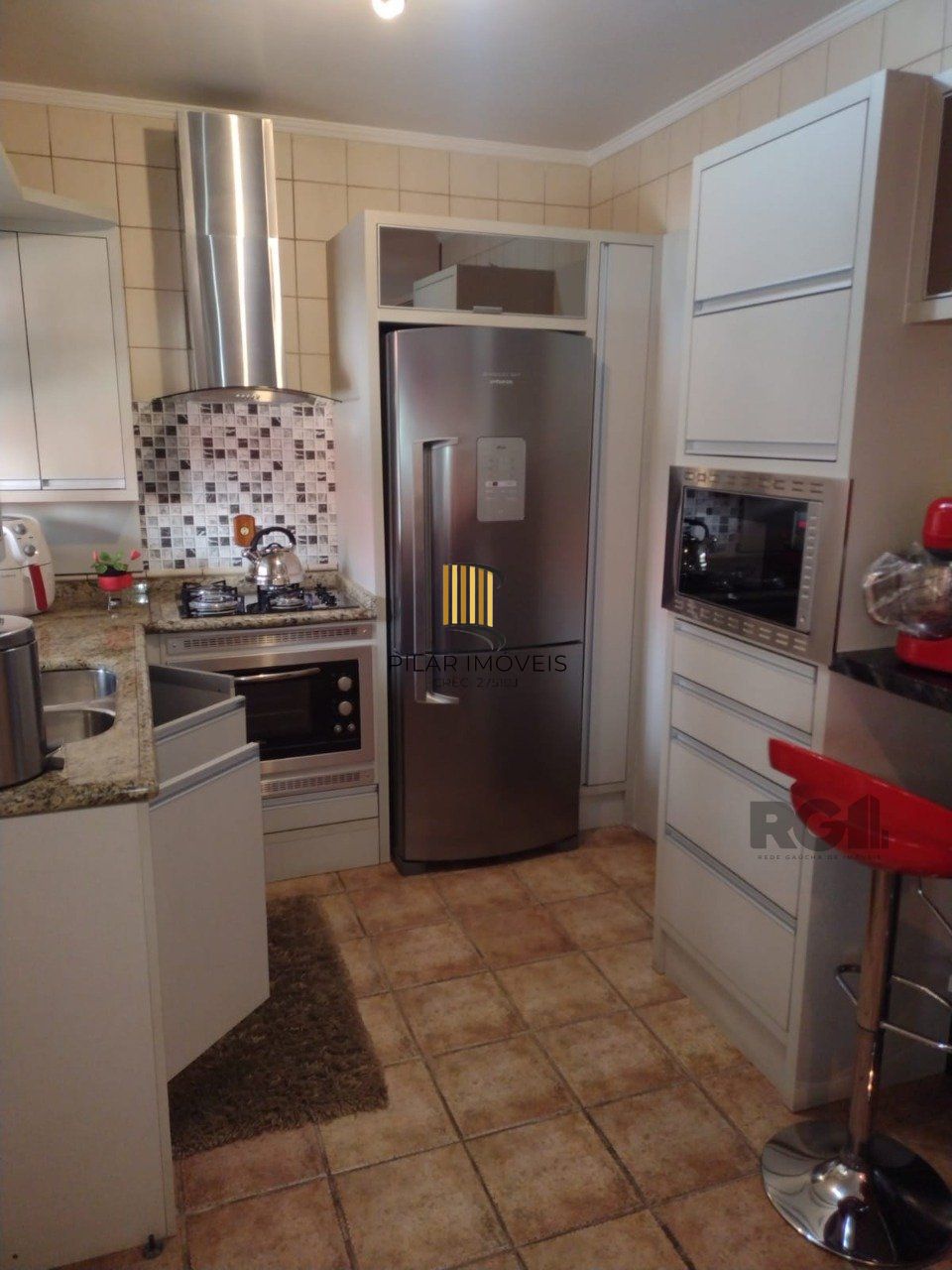 Casa semi mobiliada, 4 dormitórios, 5 vagas Bairro Vila Cachoeirinha