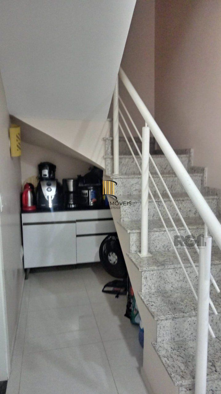 Casa sobrado semi mobiliado, 3 dormitórios, 1 suíte master, vagas de garagem, Bairro Parque da matriz