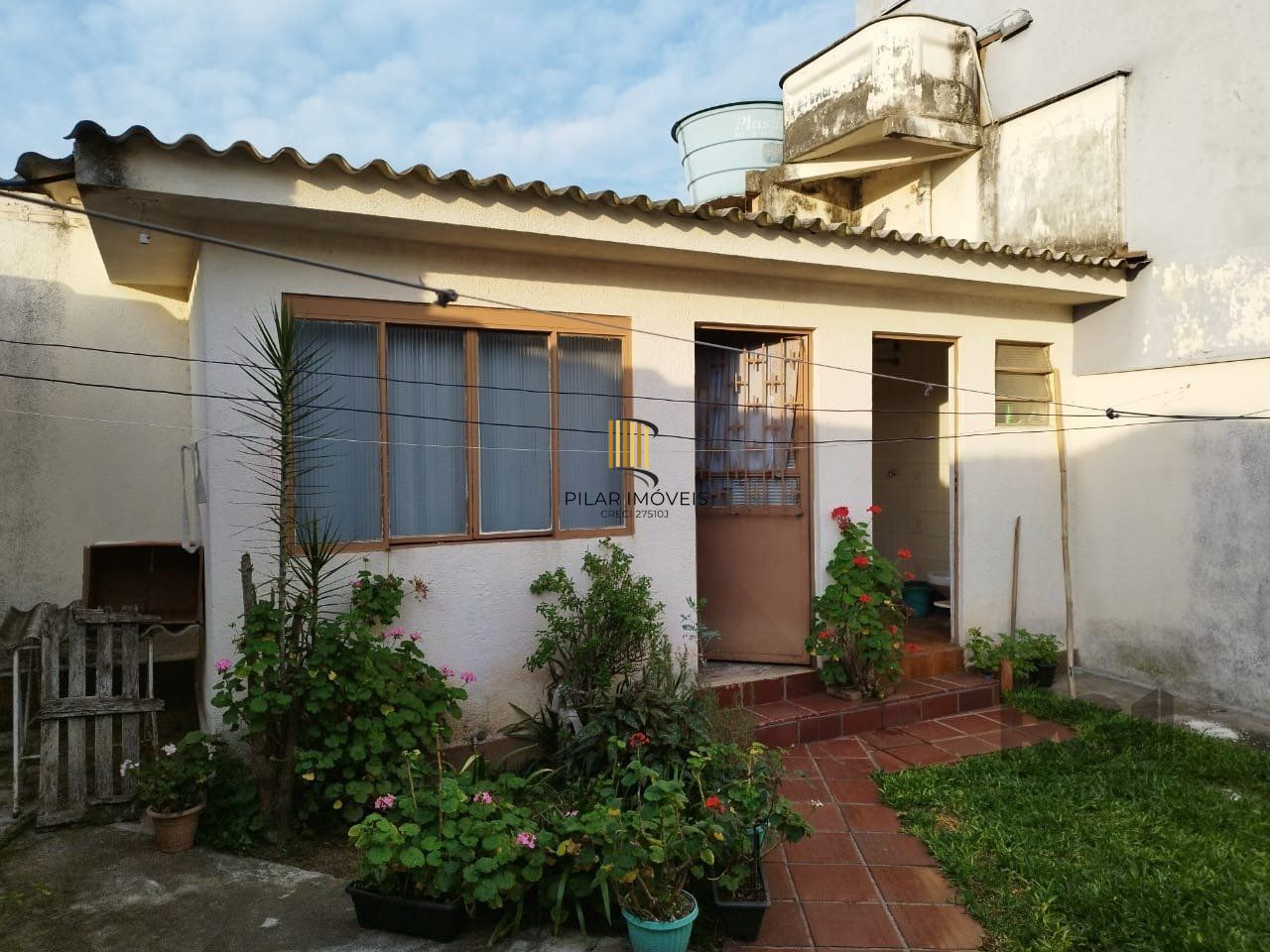 Casa 2 dormitórios, 2 vagas, Bairro Parque dos Maias