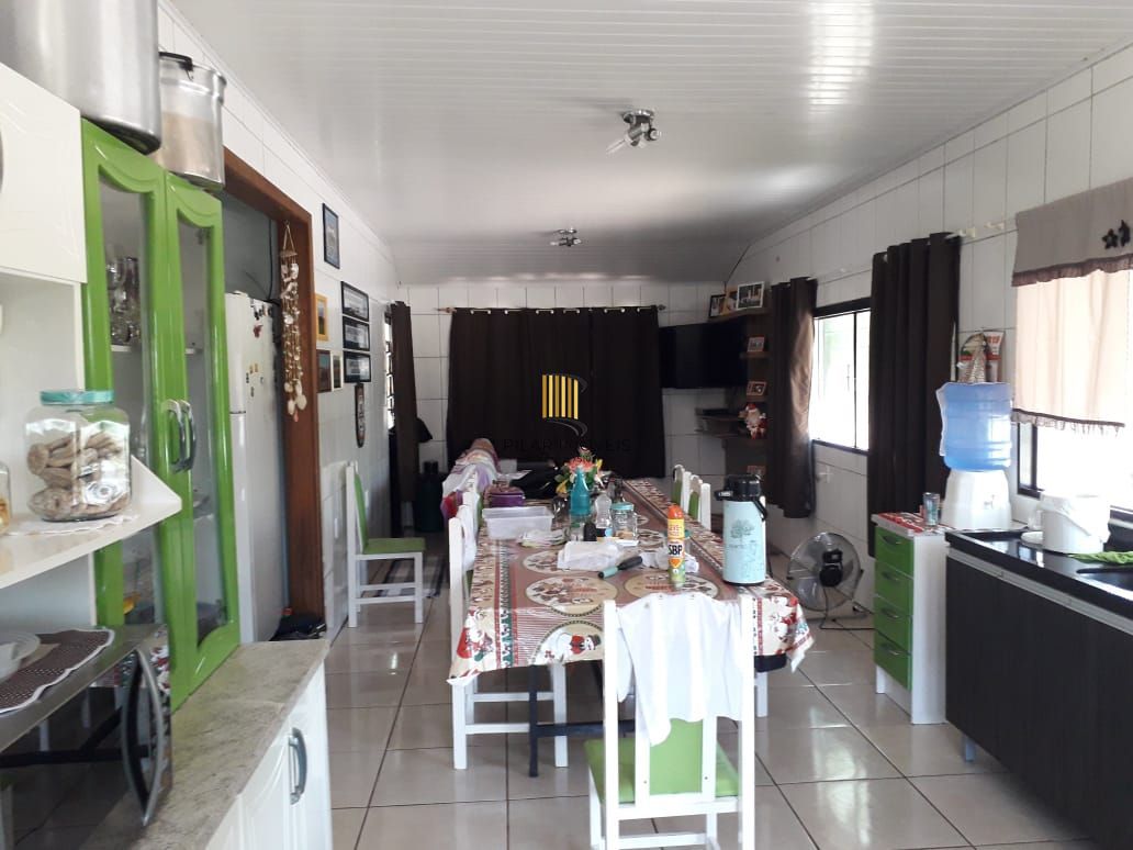 Casa de esquina 3 dormitórios, vaga de garagem, Bairro Monte Claro