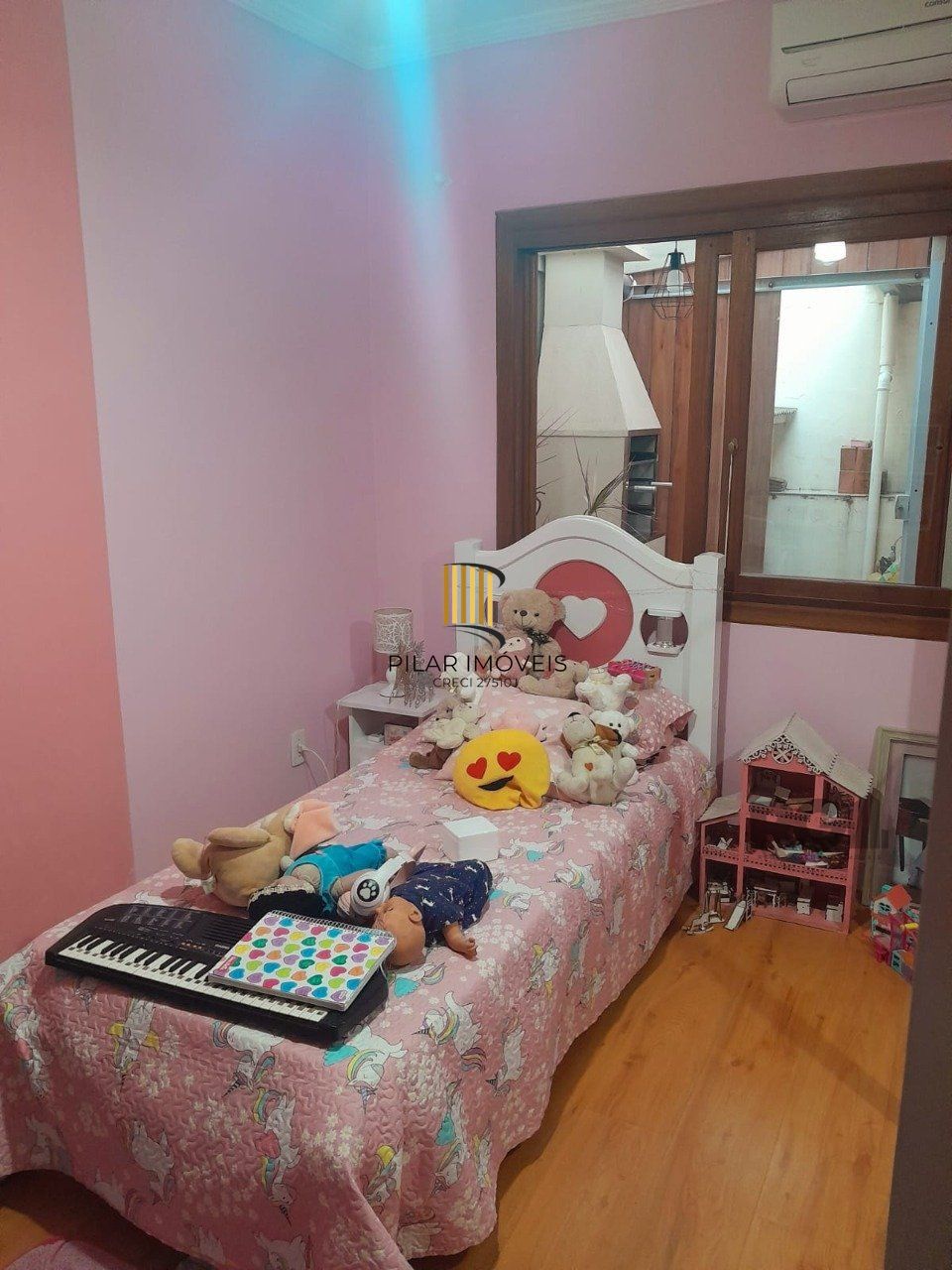 Casa 3 dormitórios, 1 suíte, vaga de garagem, Bairro Parque da Matriz