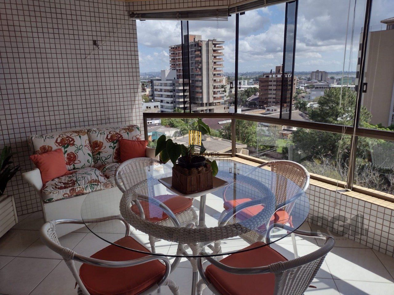 Apartamento mobiliado, 3 dormitórios, 2 suítes, 2 vagas, Bairro Vila Eunice