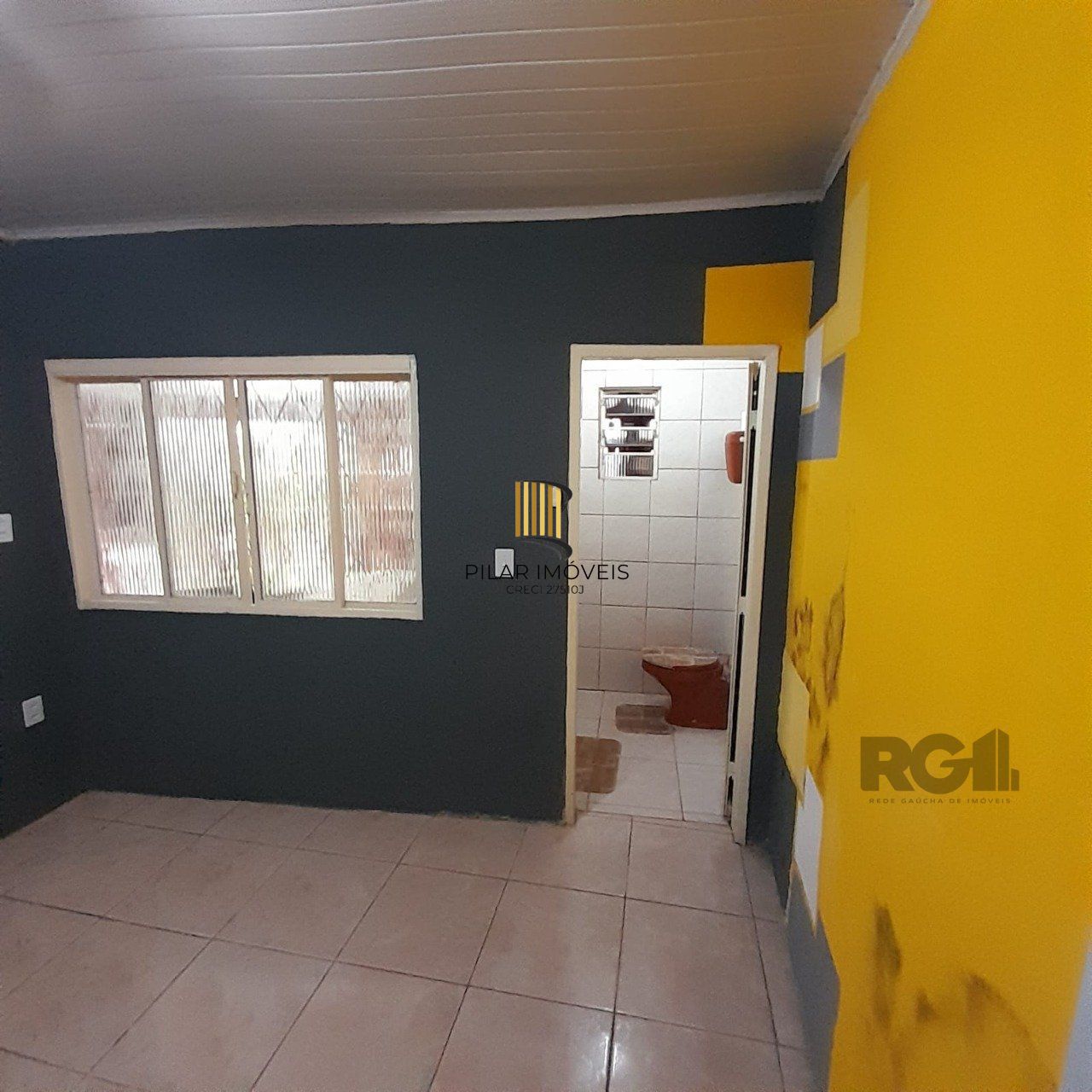 Casa 2 dormitórios, vaga de garagem, bairro São Judas Tadeu