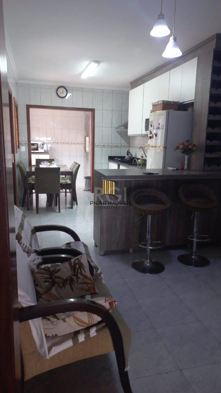 Casa para Venda - 135m², 3 dormitórios, sendo 1 suites, 2 vagas - Vale Do Sol