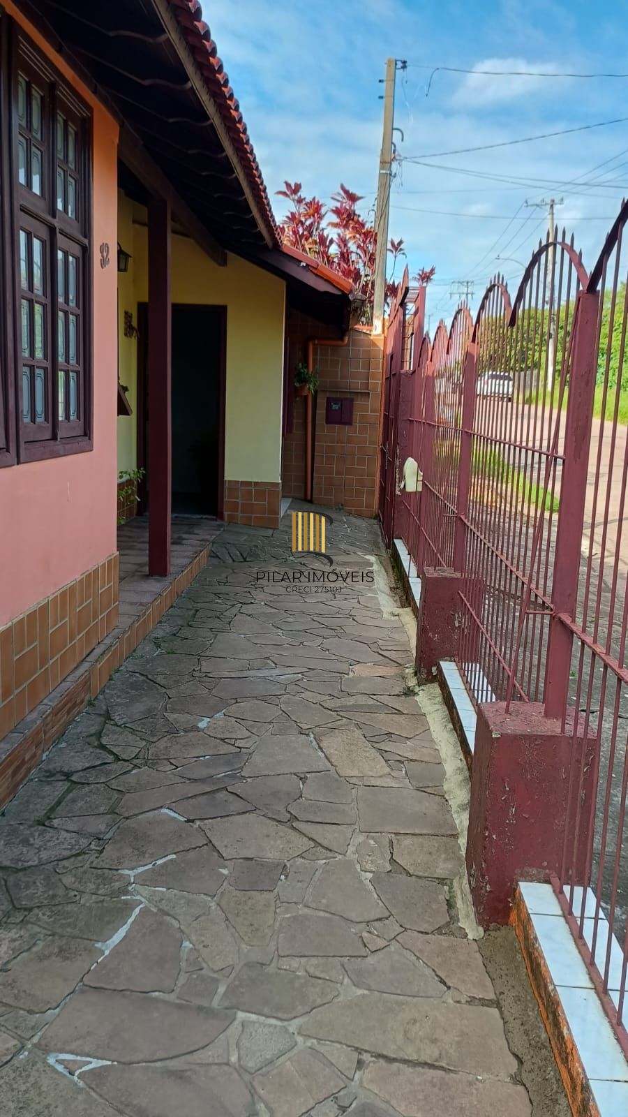 Casa 3 dormitórios, 1 suíte, 2 vagas, Bairro Monte Carlo