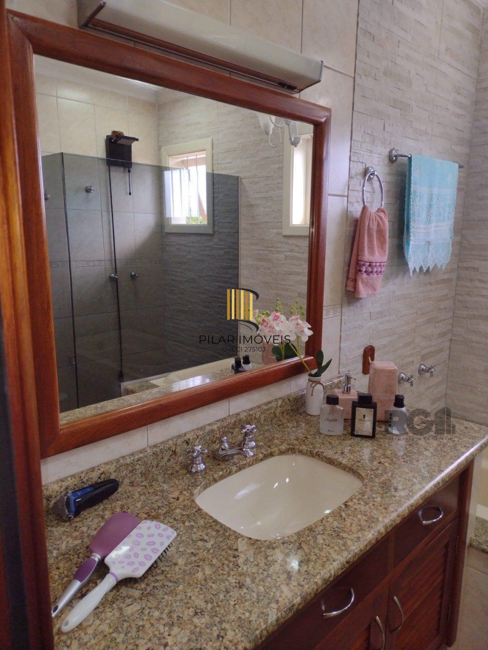 Casa semi mobiliada, 4 dormitórios, 5 vagas Bairro Vila Cachoeirinha