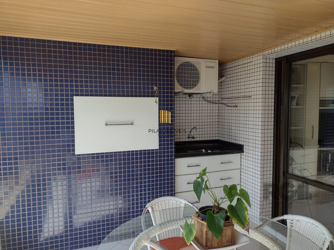 Apartamento mobiliado, 3 dormitórios, 2 suítes, 2 vagas, Bairro Vila Eunice