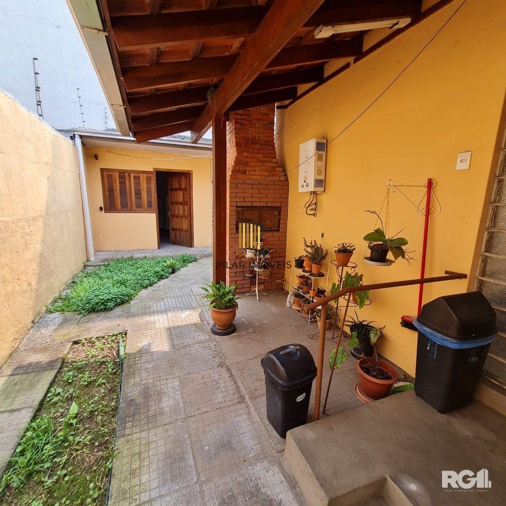 Casa 2 dormitórios no bairro Jardim  Botânico