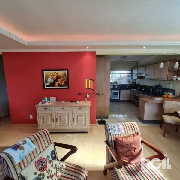 Casa 4 dormitórios no bairro Partenon