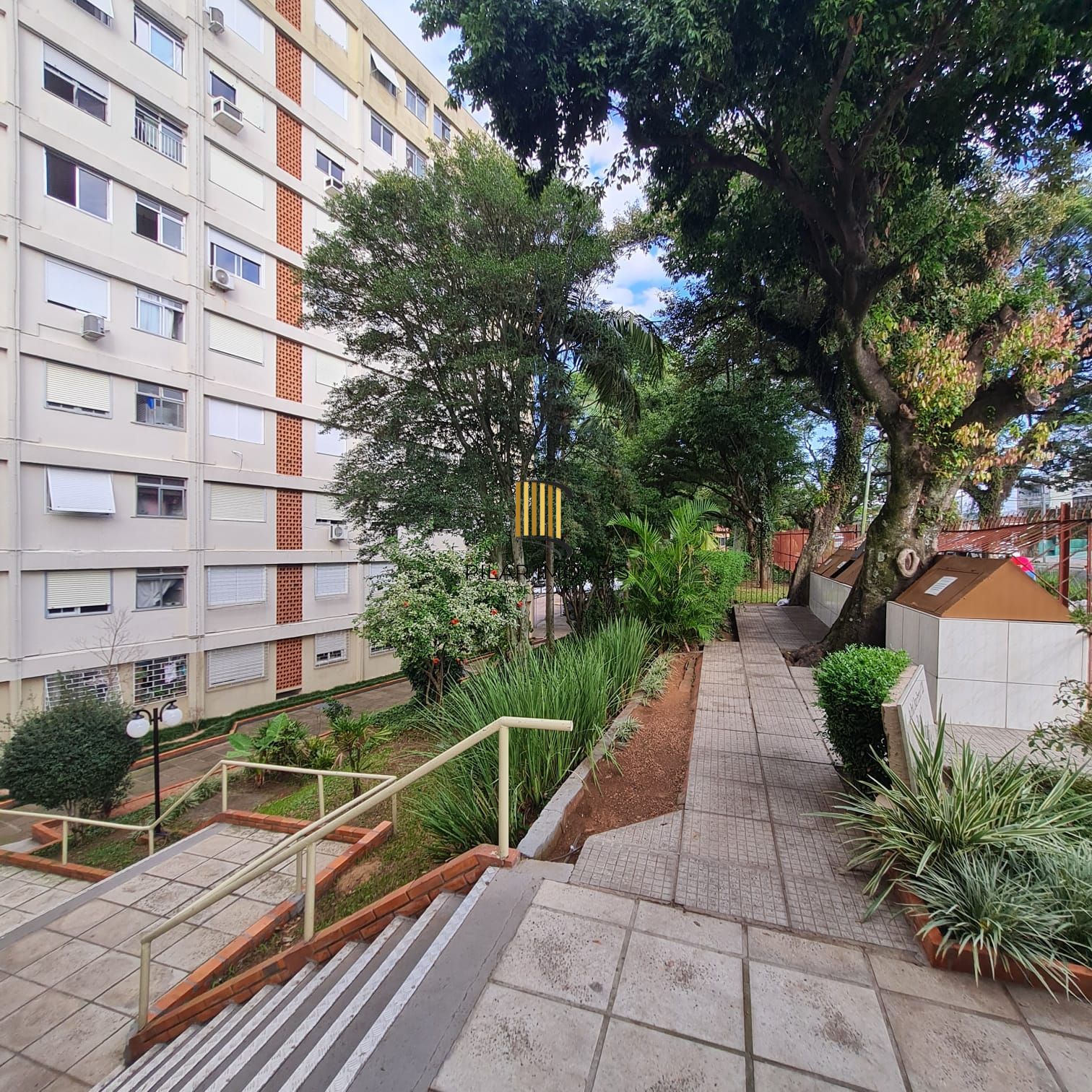 APTO DESOCUPADO IMEDIAÇÕES IGREJA SANTO ANTONIO