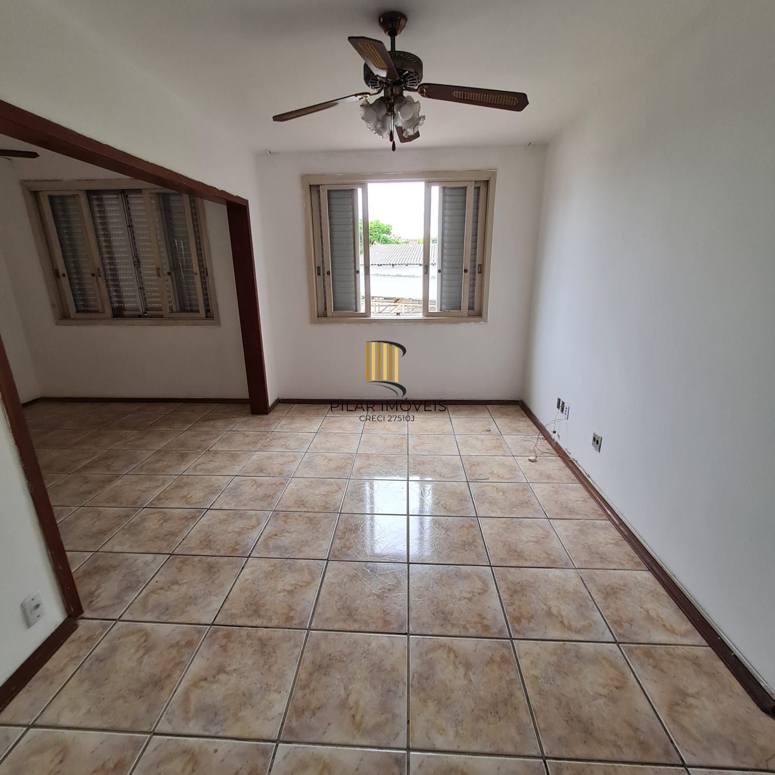 APTO 2 DORMITÓRIOS COM DEPENDÊNCIA EMPREGADA