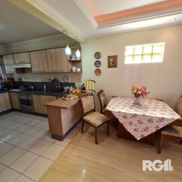 Casa 4 dormitórios no bairro Partenon