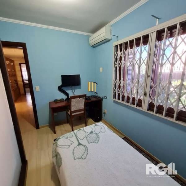 Casa 4 dormitórios no bairro Partenon