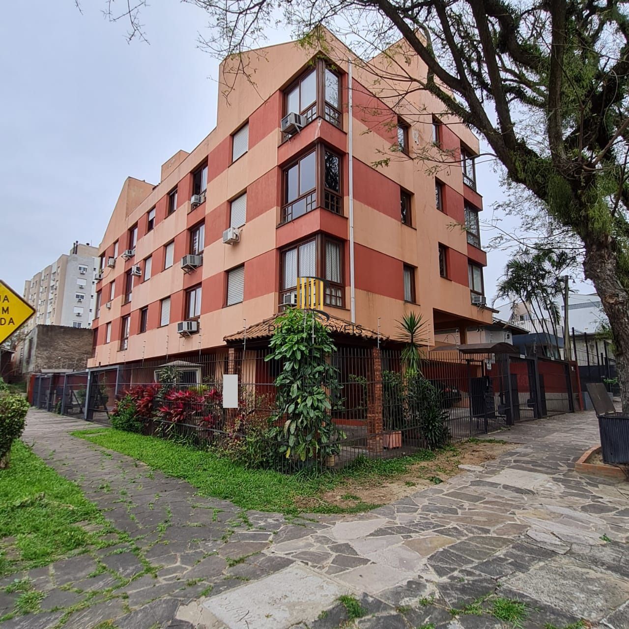 APARTAMENTO 01 DORMITÓRIO COM GARAGEM