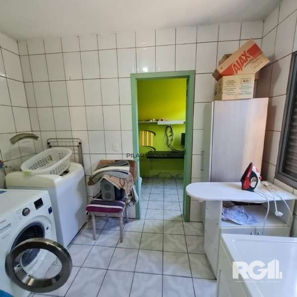 Casa 4 dormitórios no bairro Partenon
