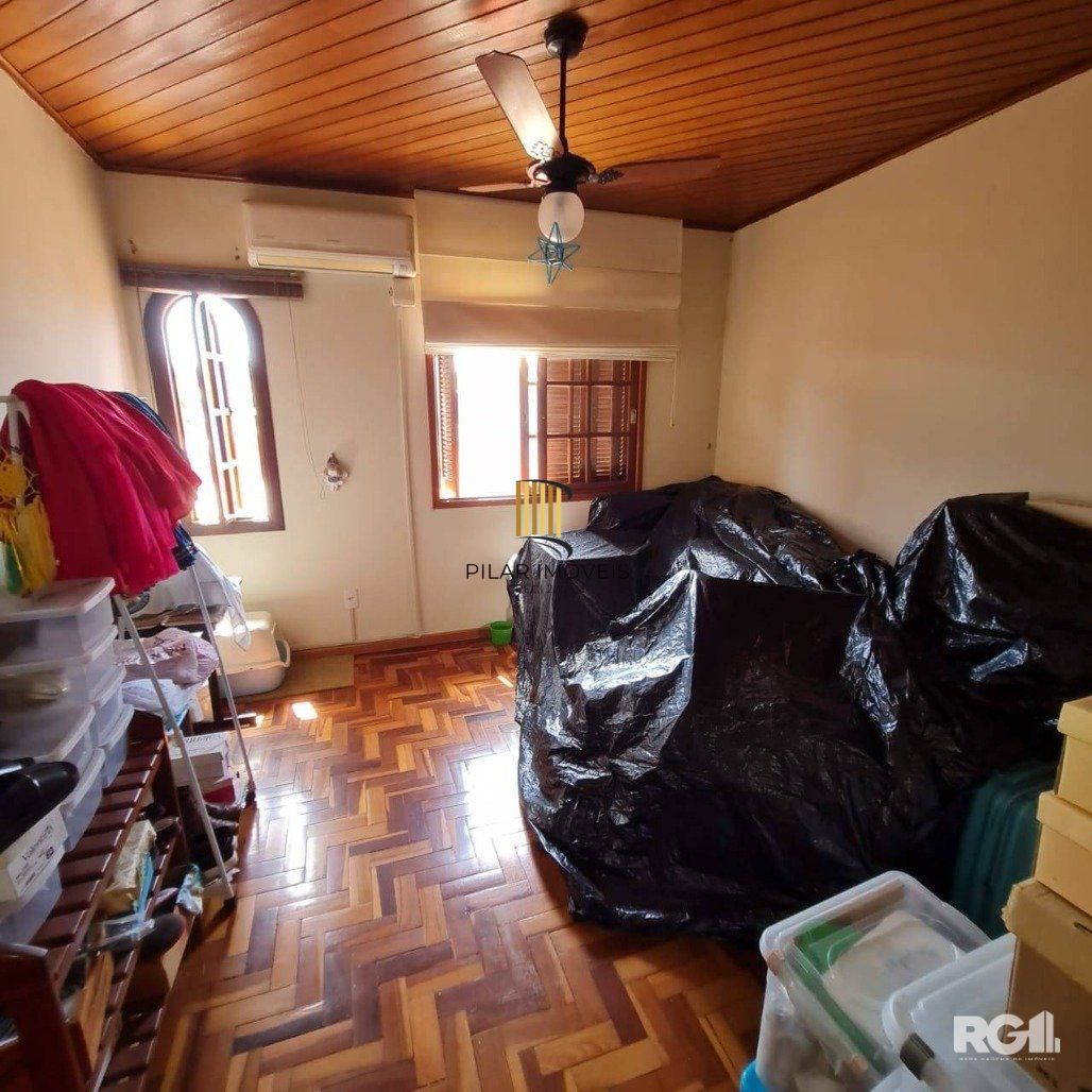 Casa 4 dormitórios no bairro Vila João Pessoa