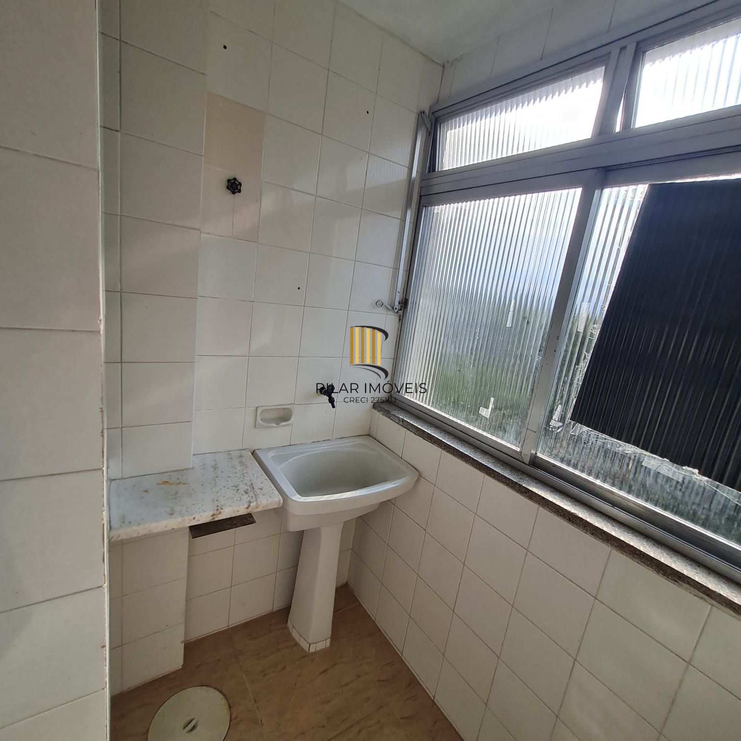 APTO DESOCUPADO IMEDIAÇÕES IGREJA SANTO ANTONIO