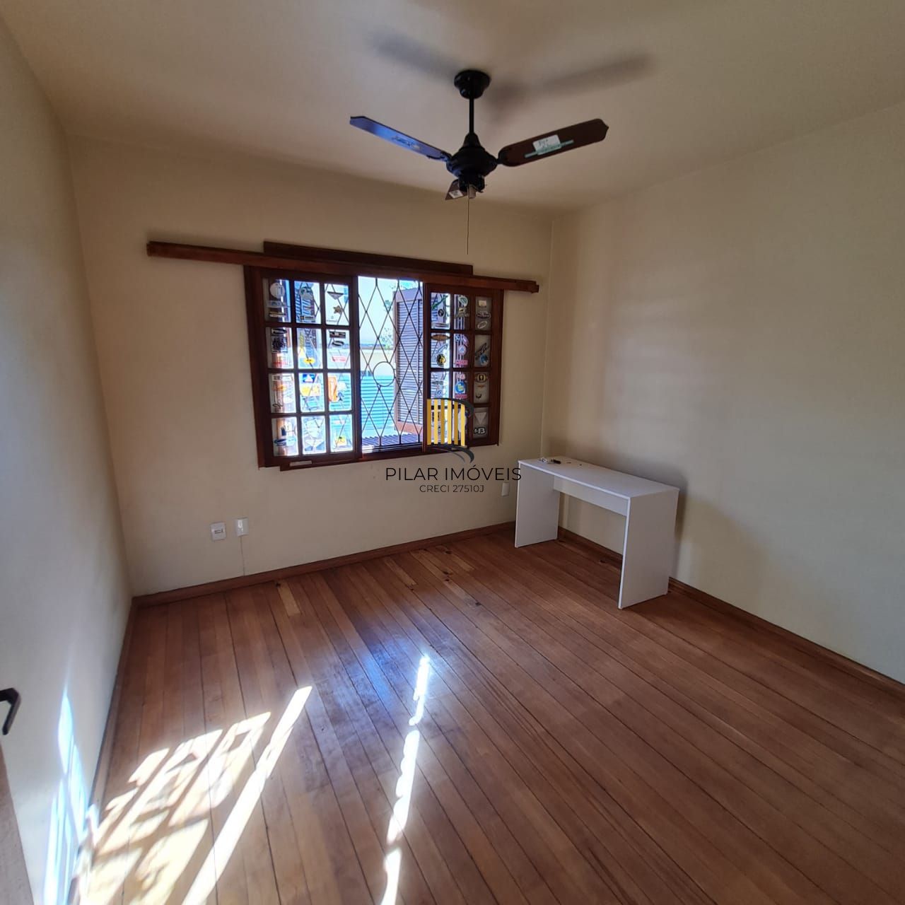 Casa 4 dormitórios no bairro Medianeira