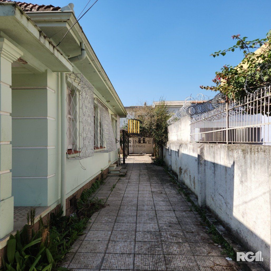 Casa 3 dormitórios no bairro Partenon