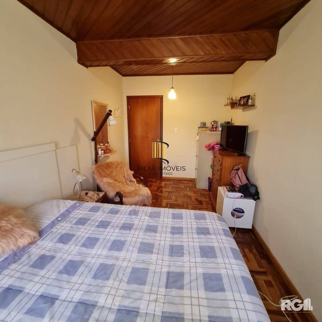 Casa 4 dormitórios no bairro Vila João Pessoa