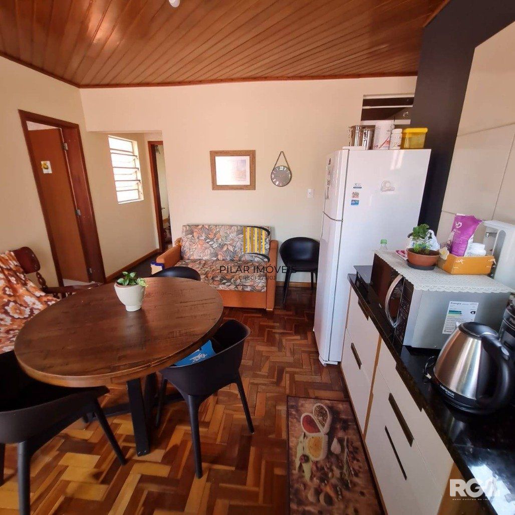 Casa 4 dormitórios no bairro Vila João Pessoa