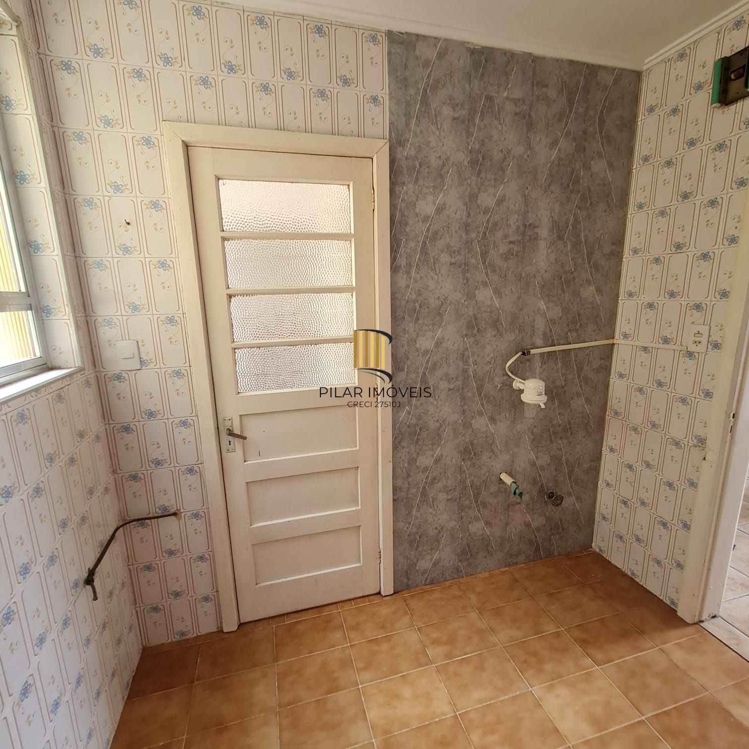 APTO 2 DORMITÓRIOS COM DEPENDÊNCIA EMPREGADA