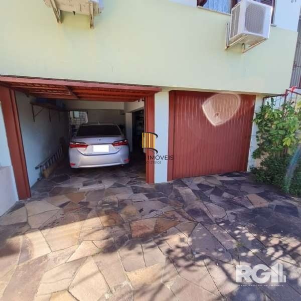 Casa 4 dormitórios no bairro Partenon