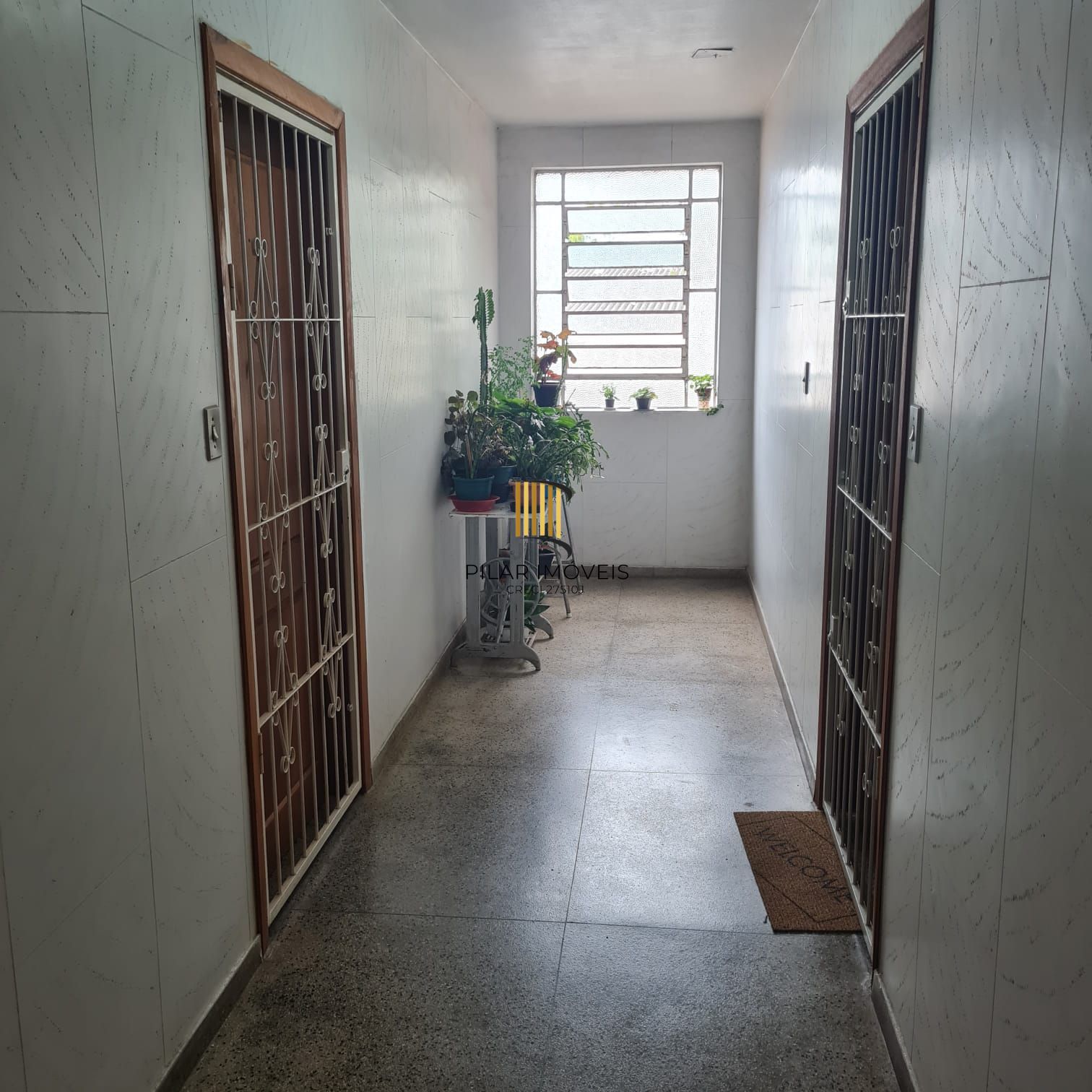 APTO 2 DORMITÓRIOS COM DEPENDÊNCIA EMPREGADA