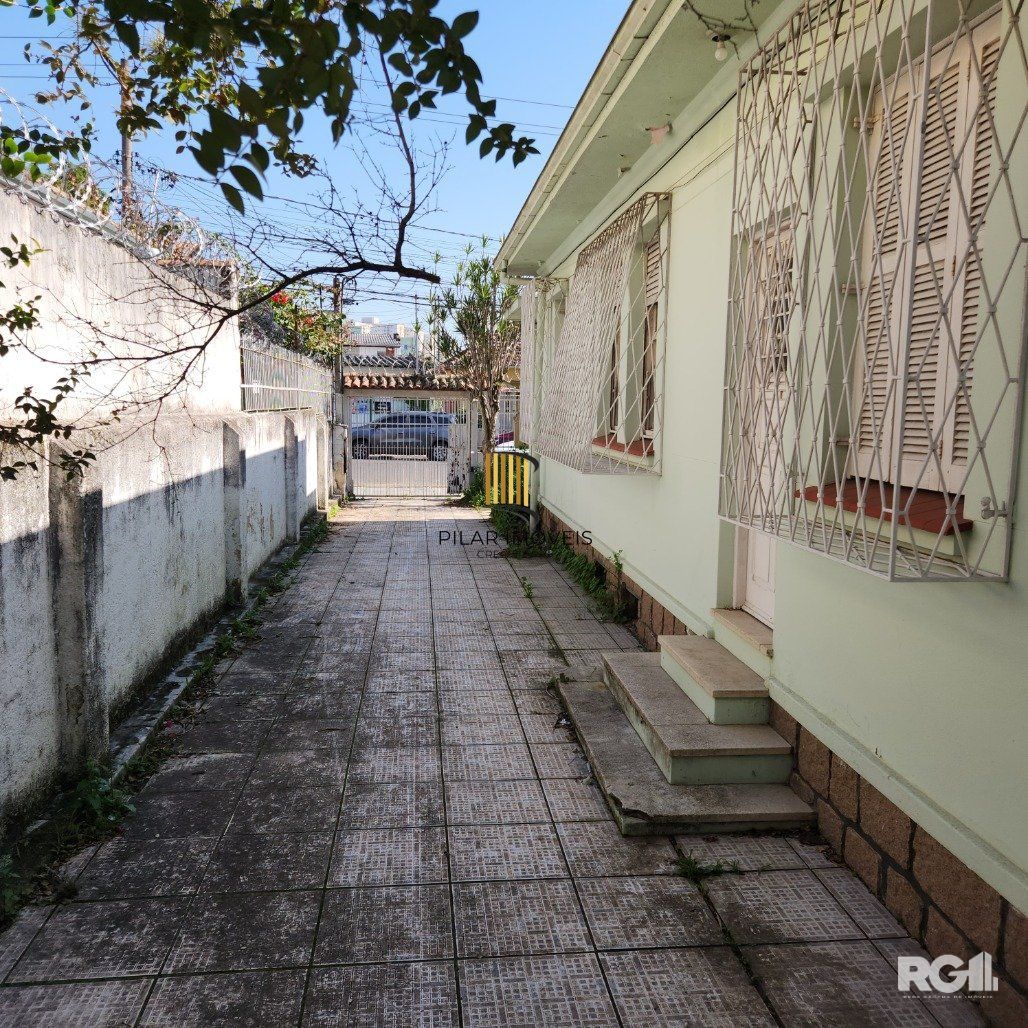 Casa 3 dormitórios no bairro Partenon