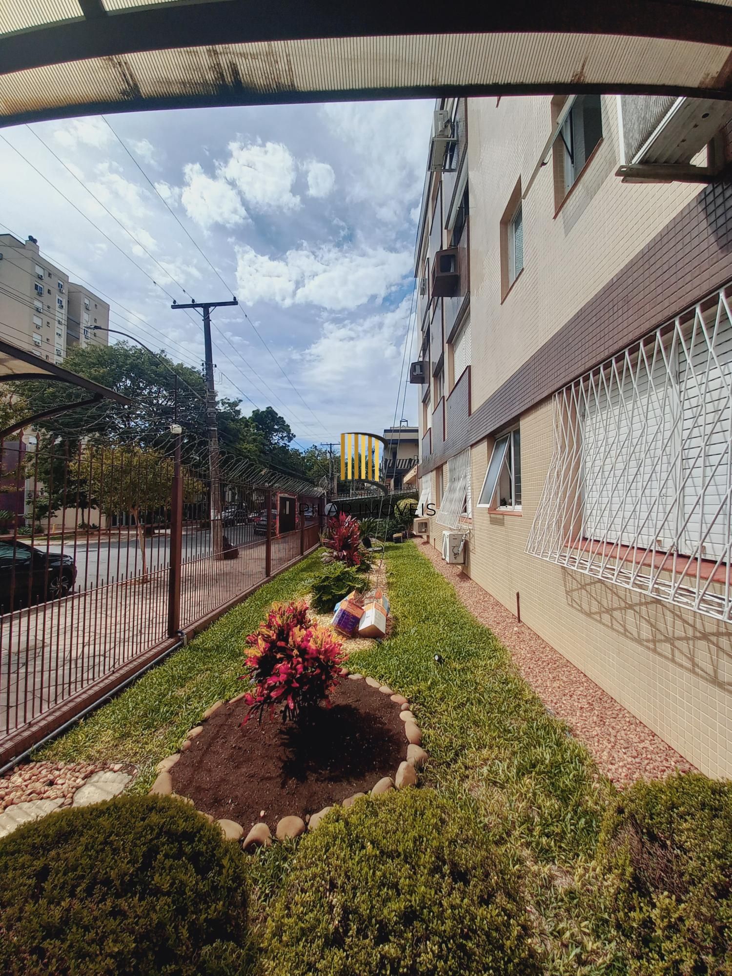 AMPLO JK TÉRREO - DESOCUPADO