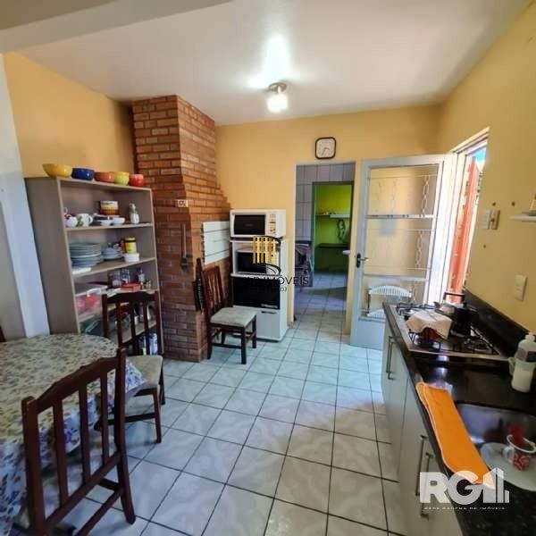 Casa 4 dormitórios no bairro Partenon