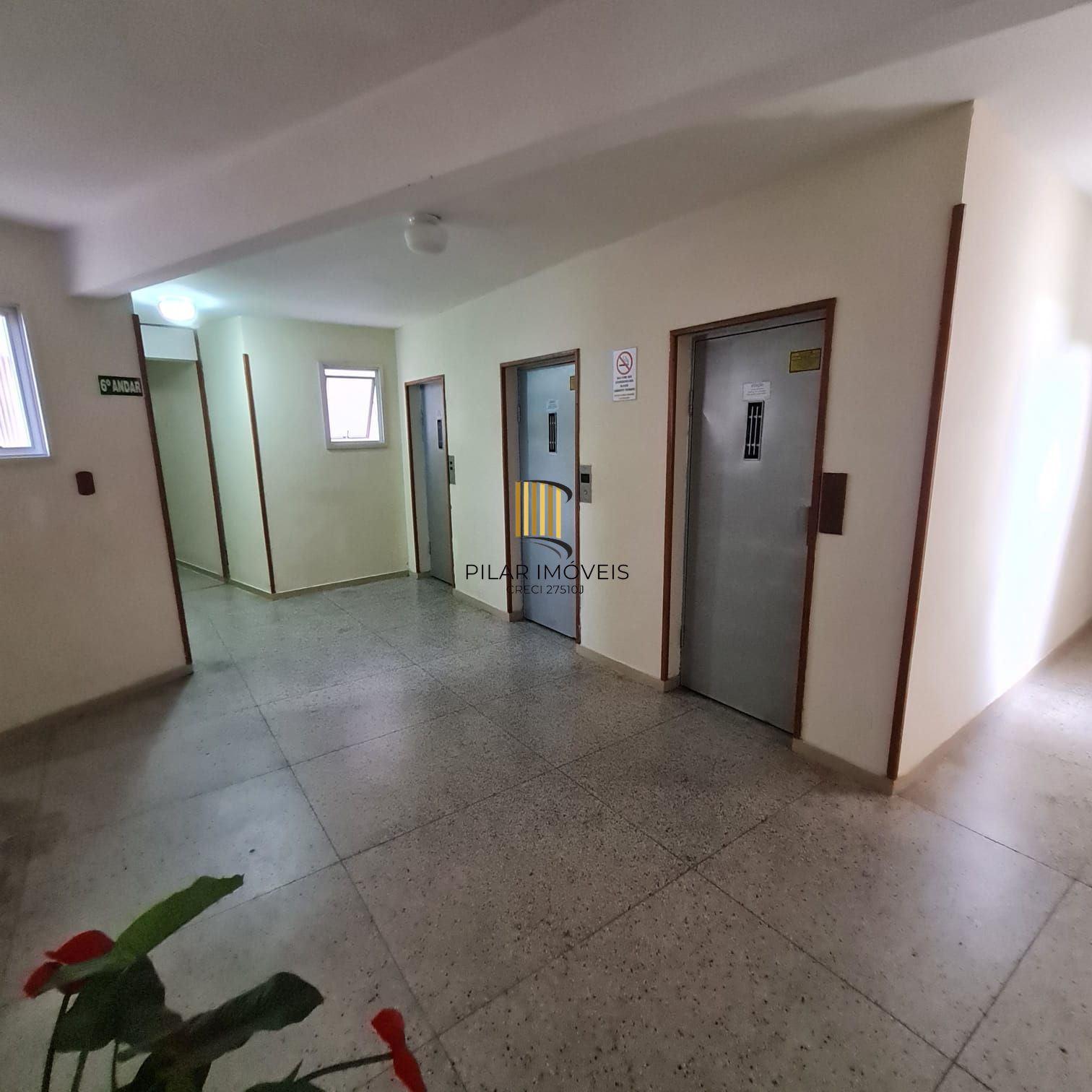 APTO DESOCUPADO IMEDIAÇÕES IGREJA SANTO ANTONIO