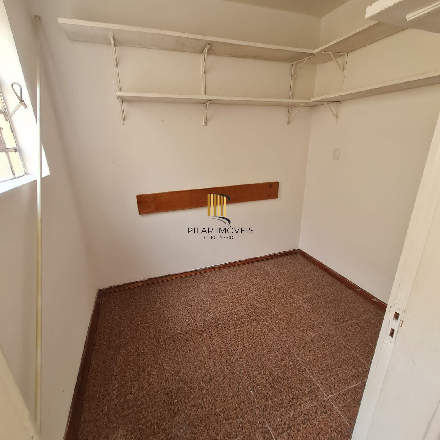 APTO 2 DORMITÓRIOS COM DEPENDÊNCIA EMPREGADA