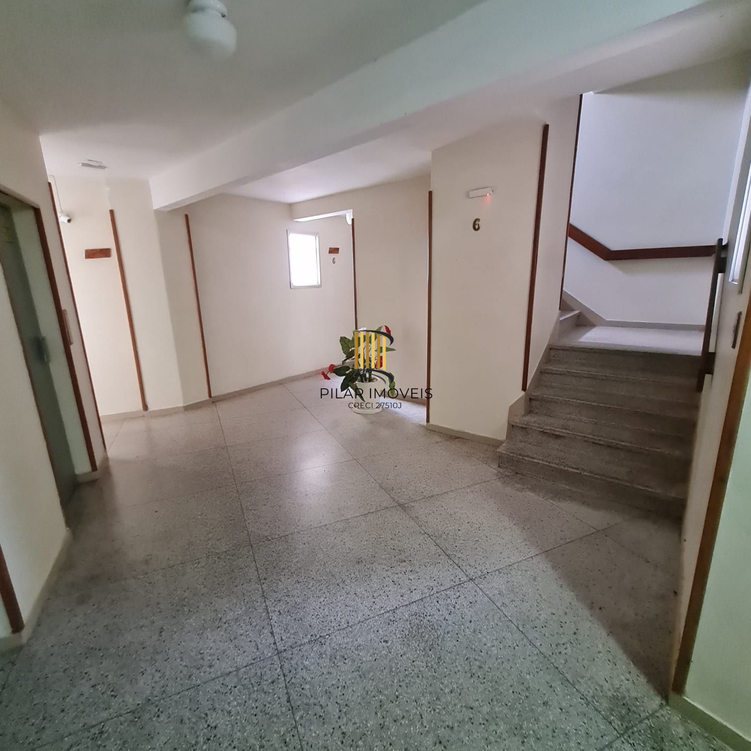 APTO DESOCUPADO IMEDIAÇÕES IGREJA SANTO ANTONIO