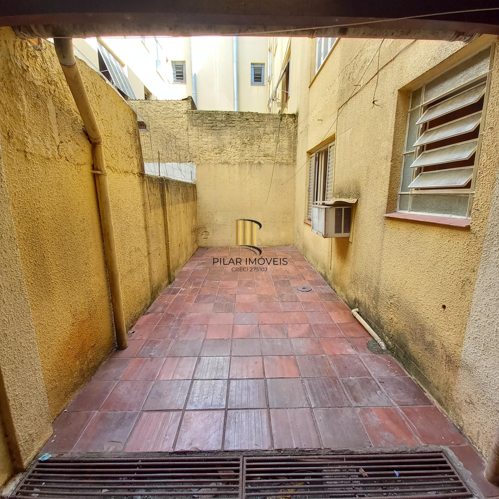 APTO TÉRREO COM PATIO PRIVATIVO 03 QUARTOS