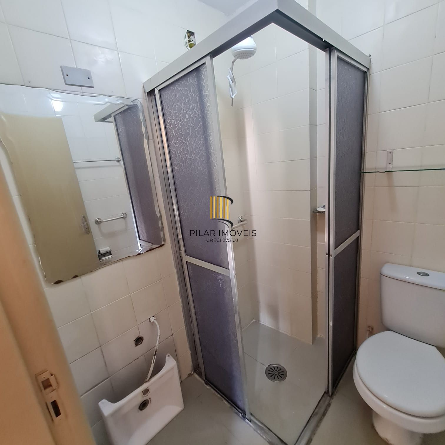 APTO DESOCUPADO IMEDIAÇÕES IGREJA SANTO ANTONIO