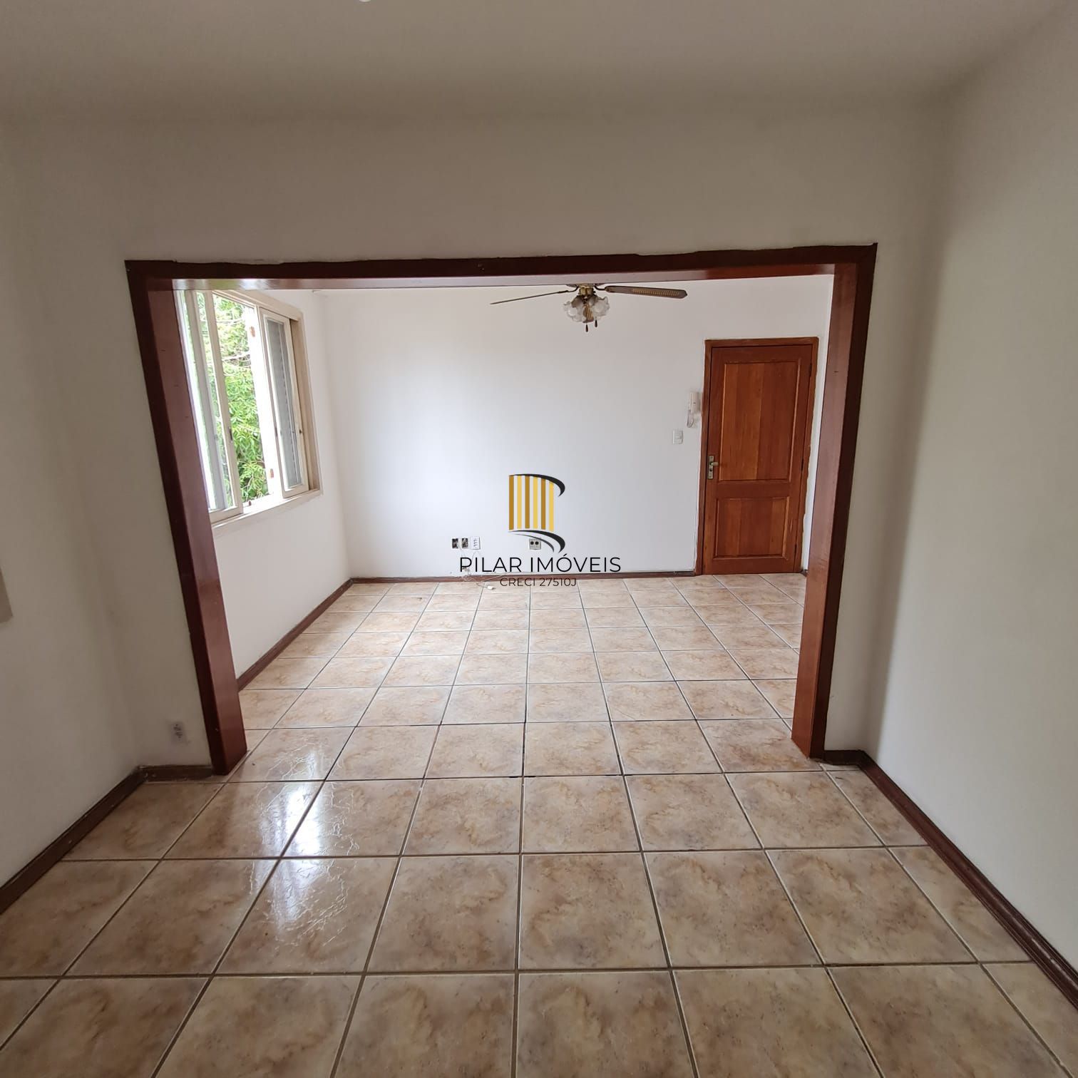 APTO 2 DORMITÓRIOS COM DEPENDÊNCIA EMPREGADA