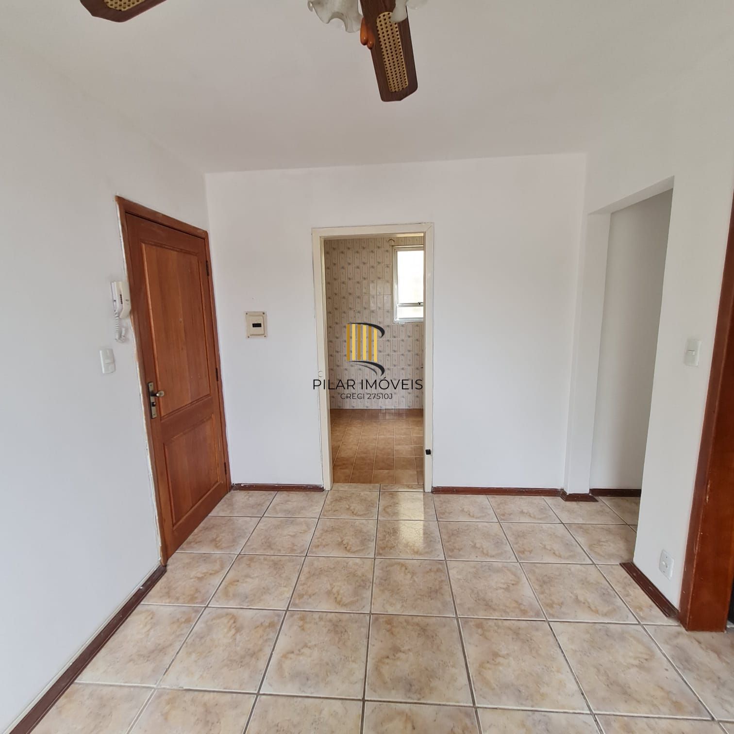 APTO 2 DORMITÓRIOS COM DEPENDÊNCIA EMPREGADA