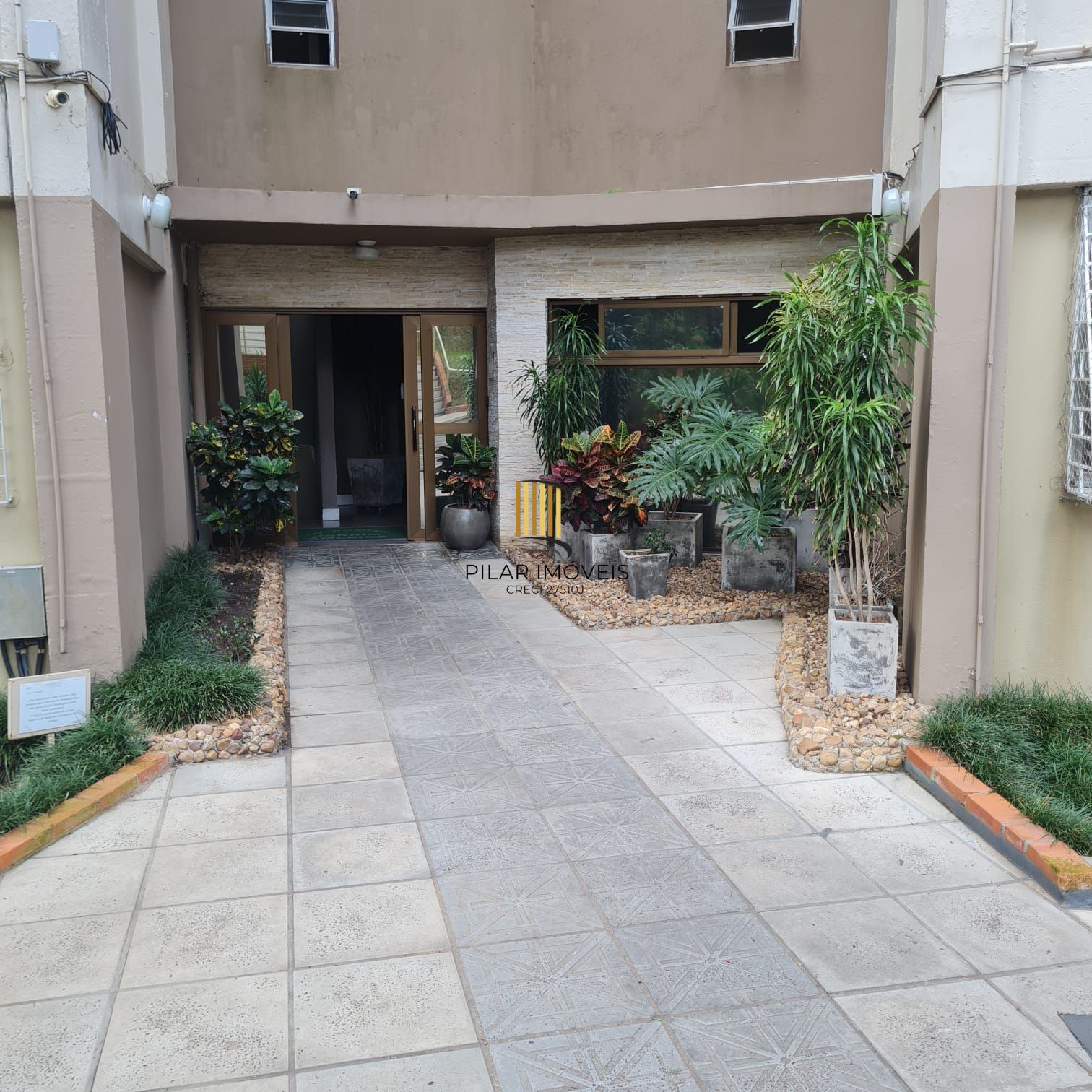 APTO DESOCUPADO IMEDIAÇÕES IGREJA SANTO ANTONIO