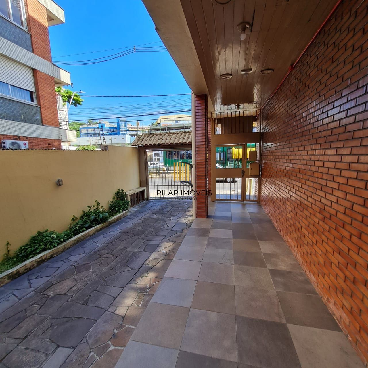 APTO 2 DORMITÓRIOS PROX. CLUBE GERALDO SANTANA