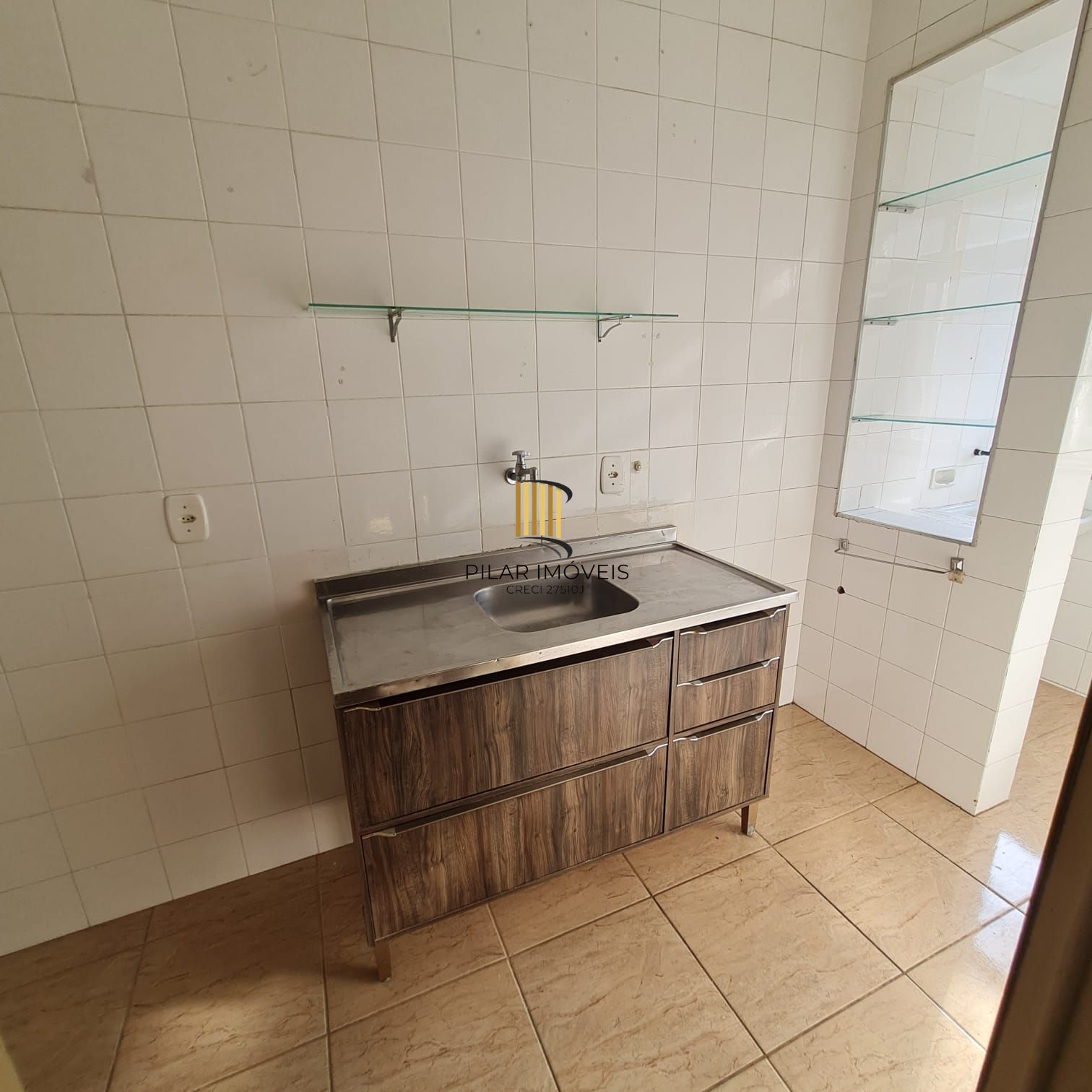 APTO DESOCUPADO IMEDIAÇÕES IGREJA SANTO ANTONIO