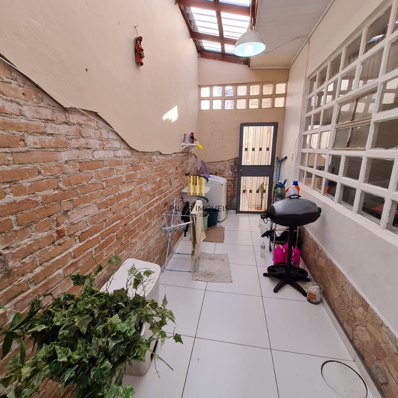 RESIDÊNCIA - RUA PAISSANDU - BAIRRO PARTENON
