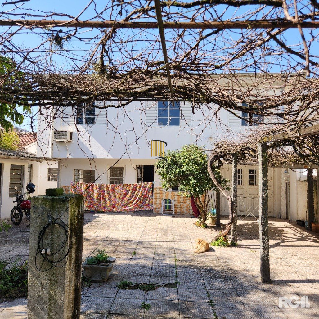 Casa 3 dormitórios no bairro Partenon