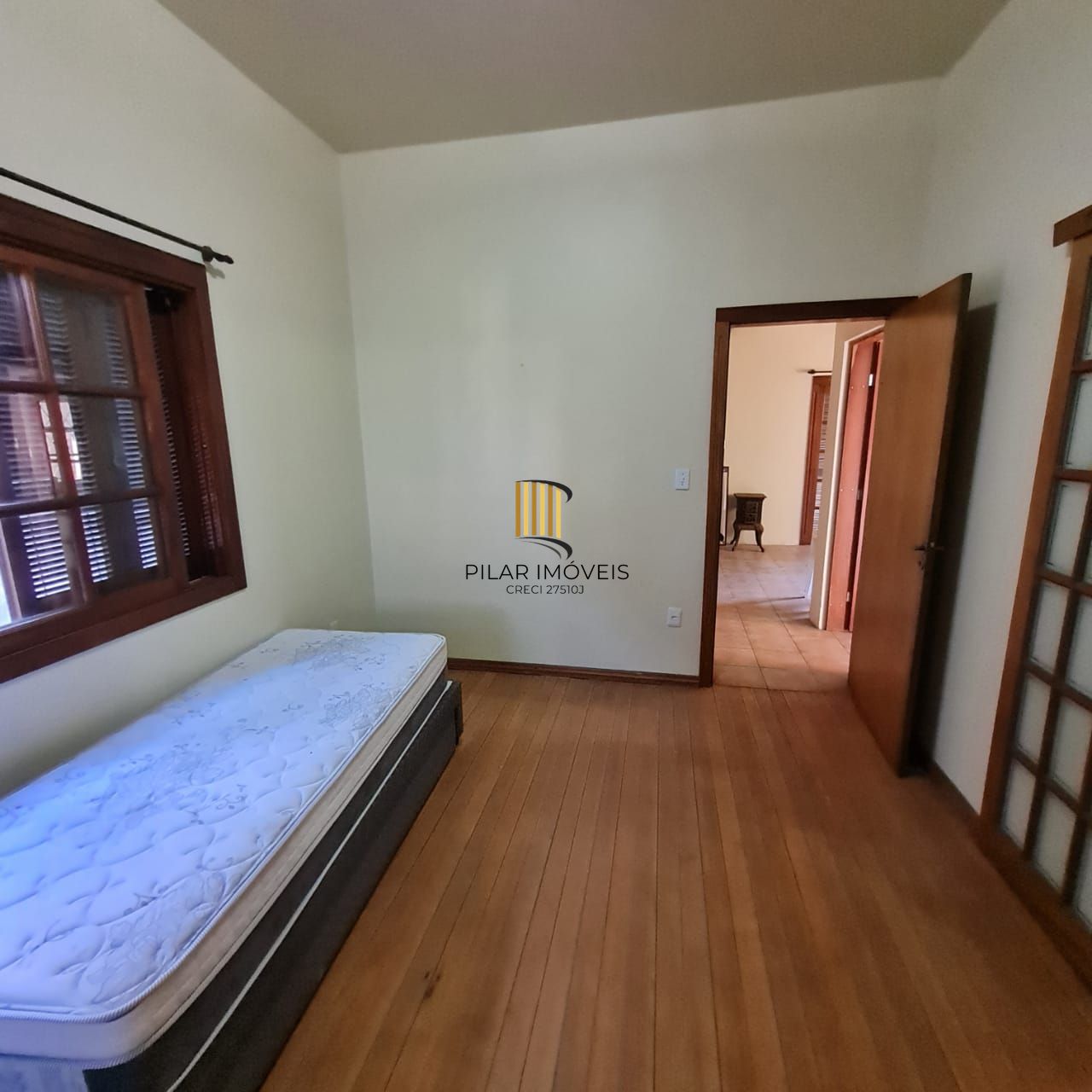 Casa 4 dormitórios no bairro Medianeira