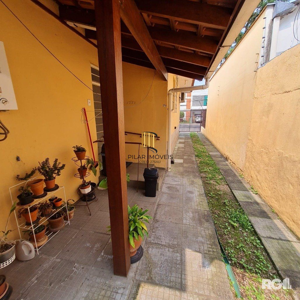 Casa 2 dormitórios no bairro Jardim  Botânico