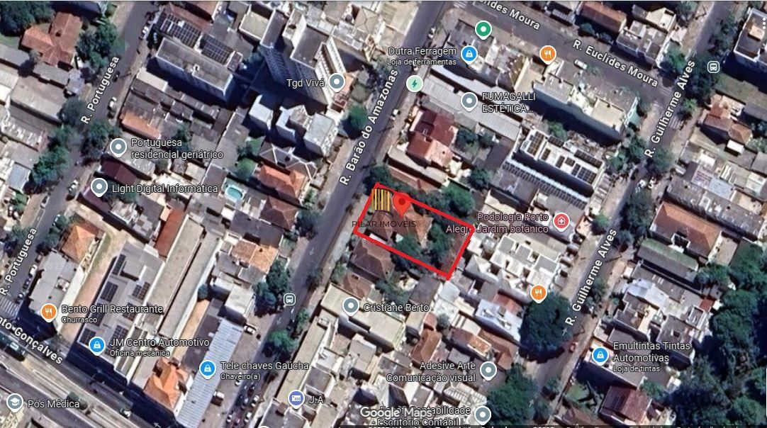 CASA COM 03 DORMITÓRIOS COM AMPLO TERRENO