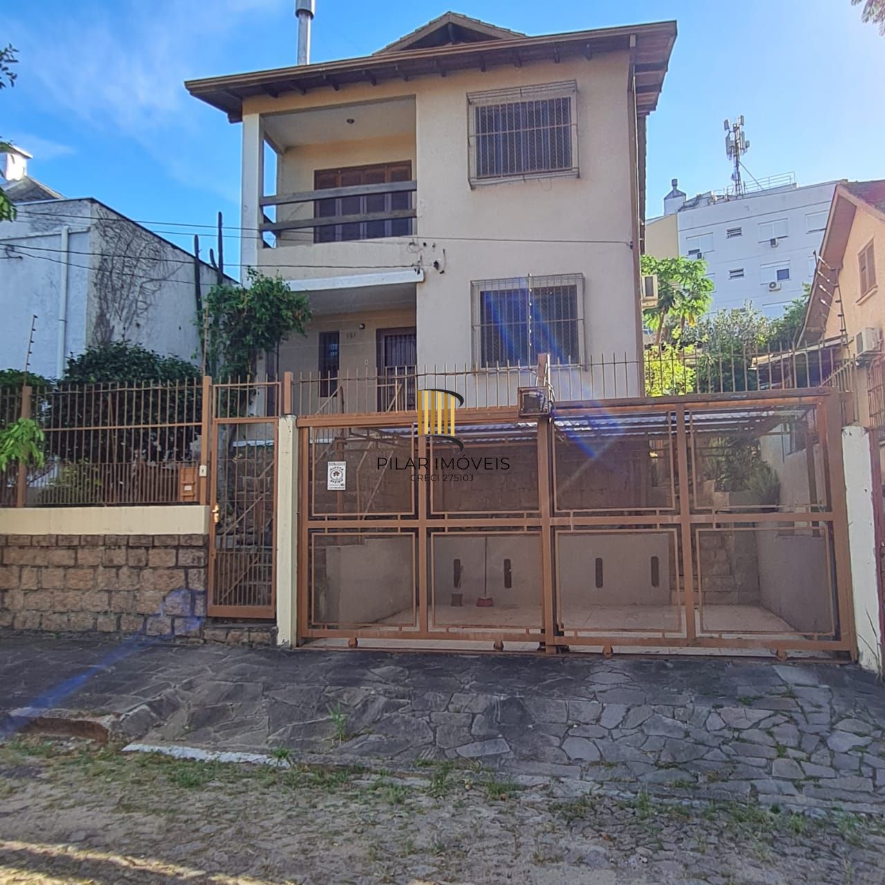 Casa 4 dormitórios no bairro Medianeira - Pilar Imóveis