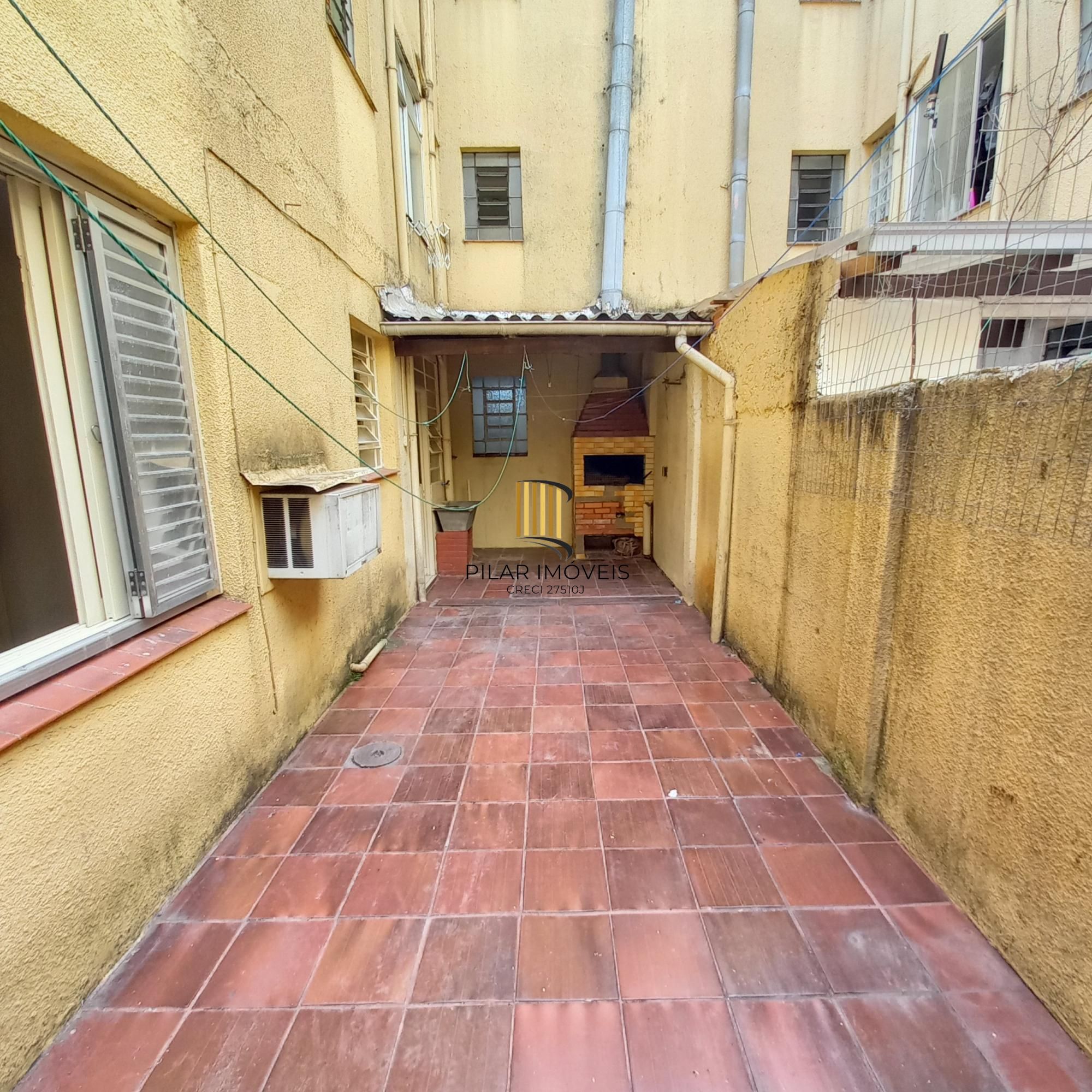 APTO TÉRREO COM PATIO PRIVATIVO 03 QUARTOS