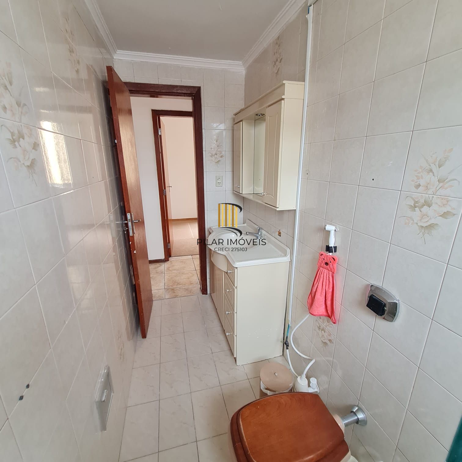 APTO 2 DORMITÓRIOS COM DEPENDÊNCIA EMPREGADA